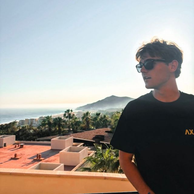 future resident friday ✨ 

hi y’all my name is Cole and want to share why I’m living at verve! 

i chose verve because its location is perfect for me with my classes and the glv nearby! i also am looking forward to the top quality amenities which include the gym and roof top pool! the staff also makes the whole leasing process very easy 😊 

overall a great experience and excited to move in!