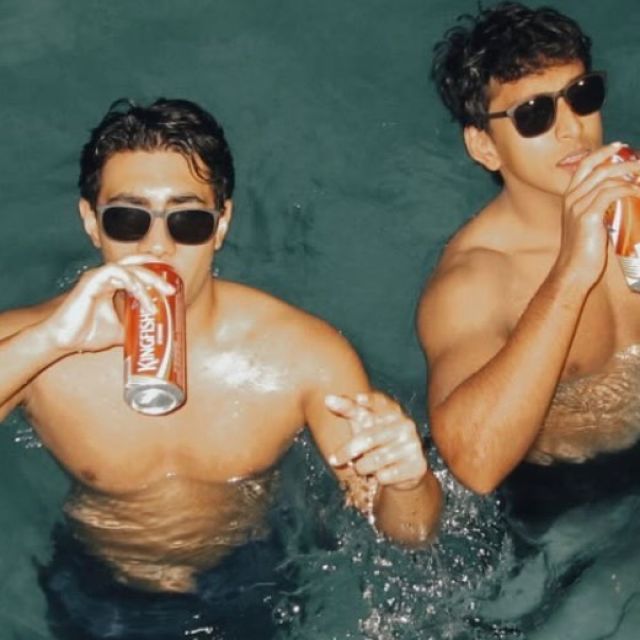 if you’re not at the pool party wya ‼️

grab your besties and hangout with us @ 5pm for food, games, @aaronwuls DJing, and the best damn vibes

RSVP on the VERVE app 👀
