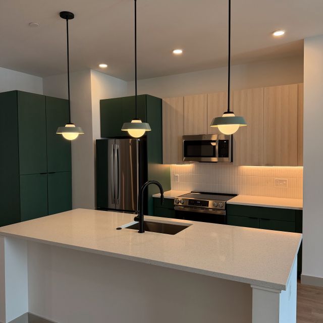 top floor living, but make it vip ✨

upgraded finishes, higher ceilings, and rooftop amenities just steps from your door. because your college home should feel like an upgrade in every way.

welcome to the vip life at VERVE